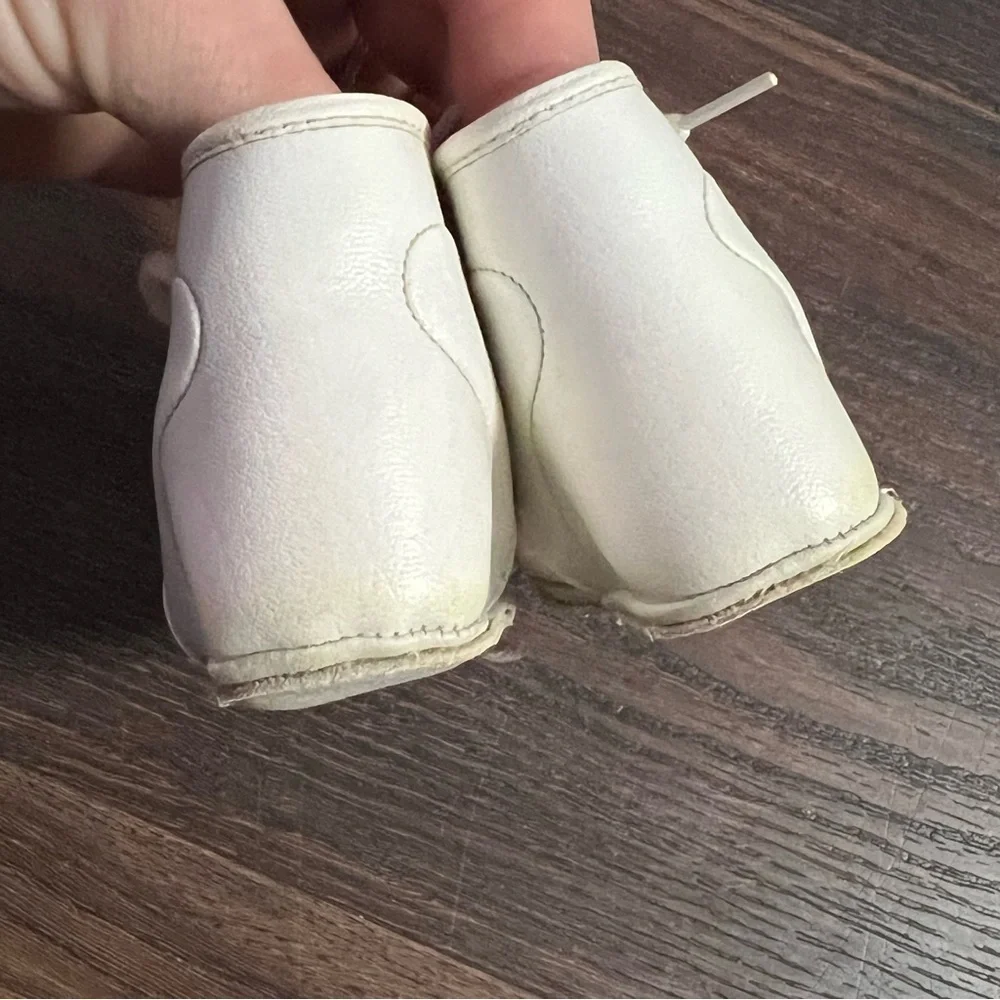 Vintage Doveen Baby Deer Baby Infant White crib shoes size 2